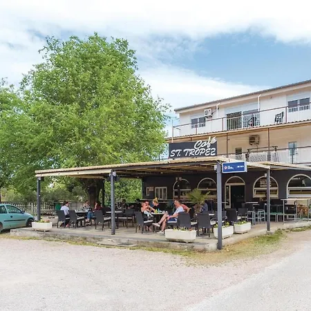 Three-bedroom In Bilice