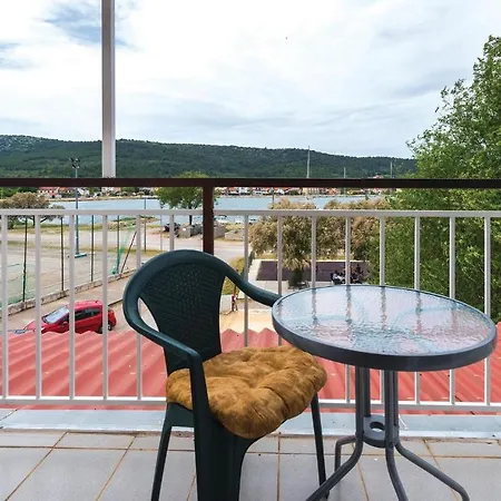 Three-bedroom In ビリセ