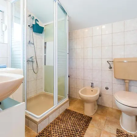 Three-bedroom In アパート *