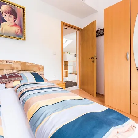 Apartamento Three-bedroom In *