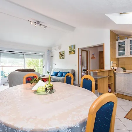 Apartamento Three-bedroom In *