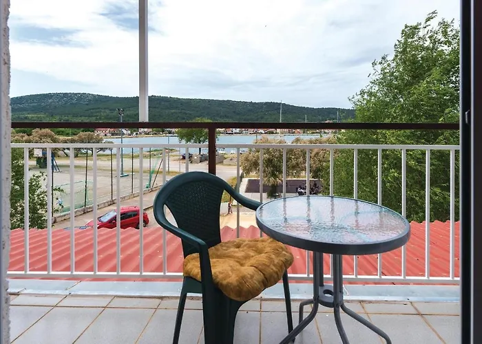 Three-bedroom In Bilice