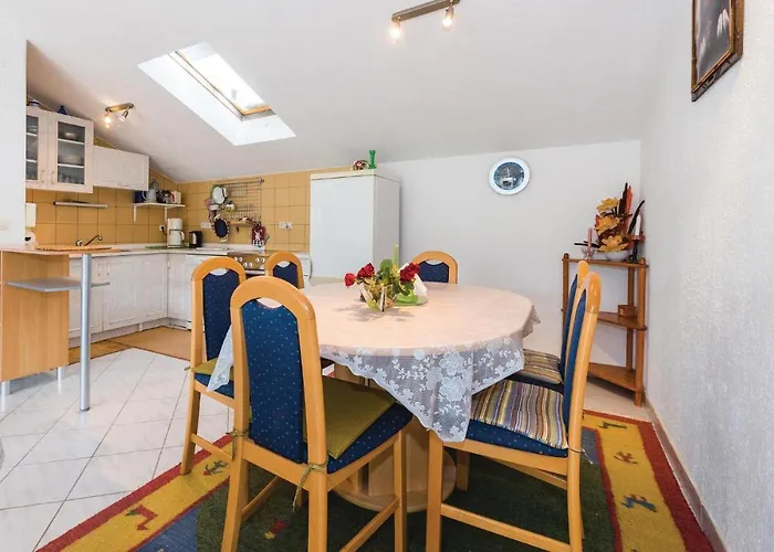 Three-bedroom In Apartman Bilice